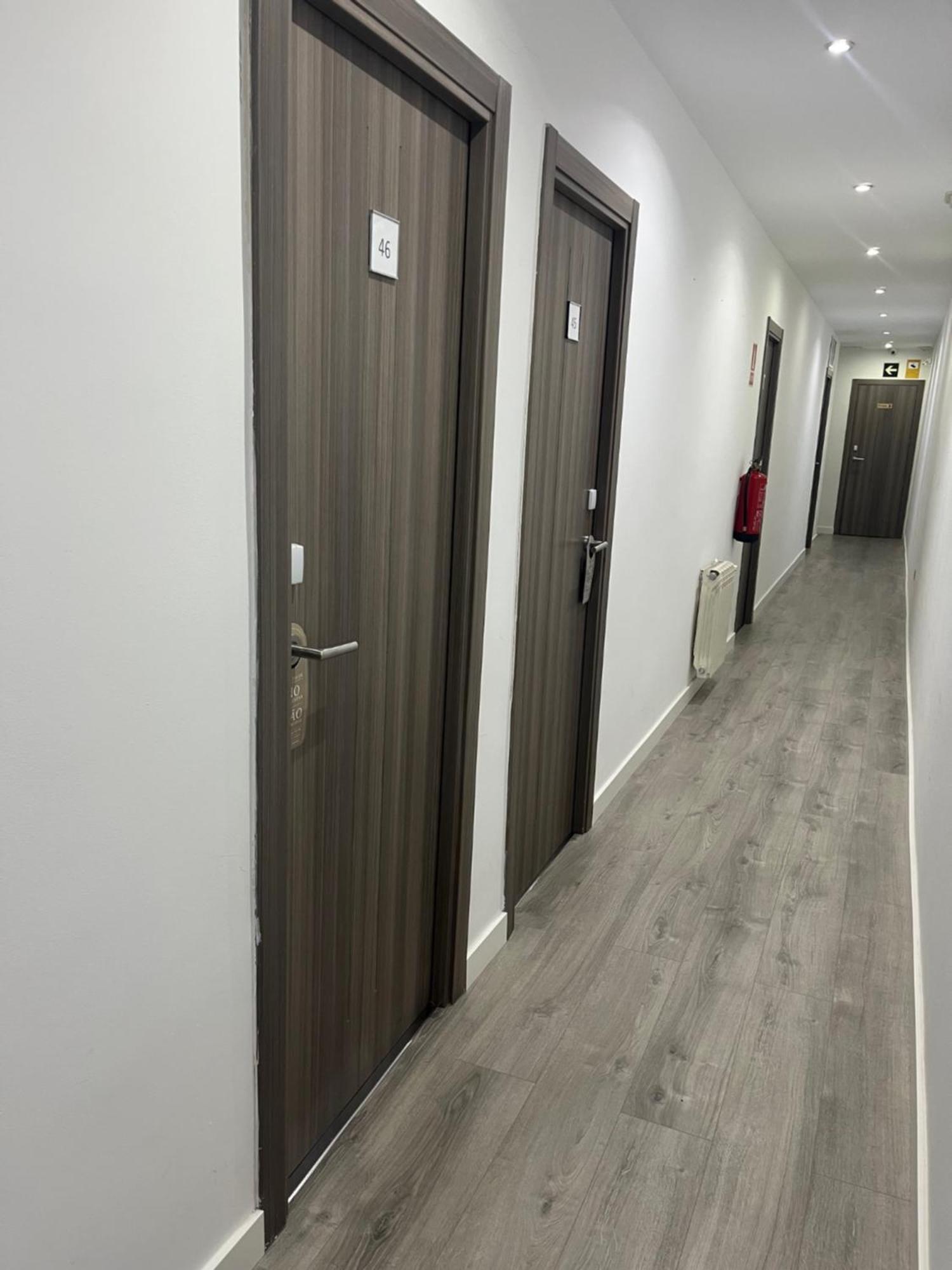 Hostal Abril Мадрид Экстерьер фото