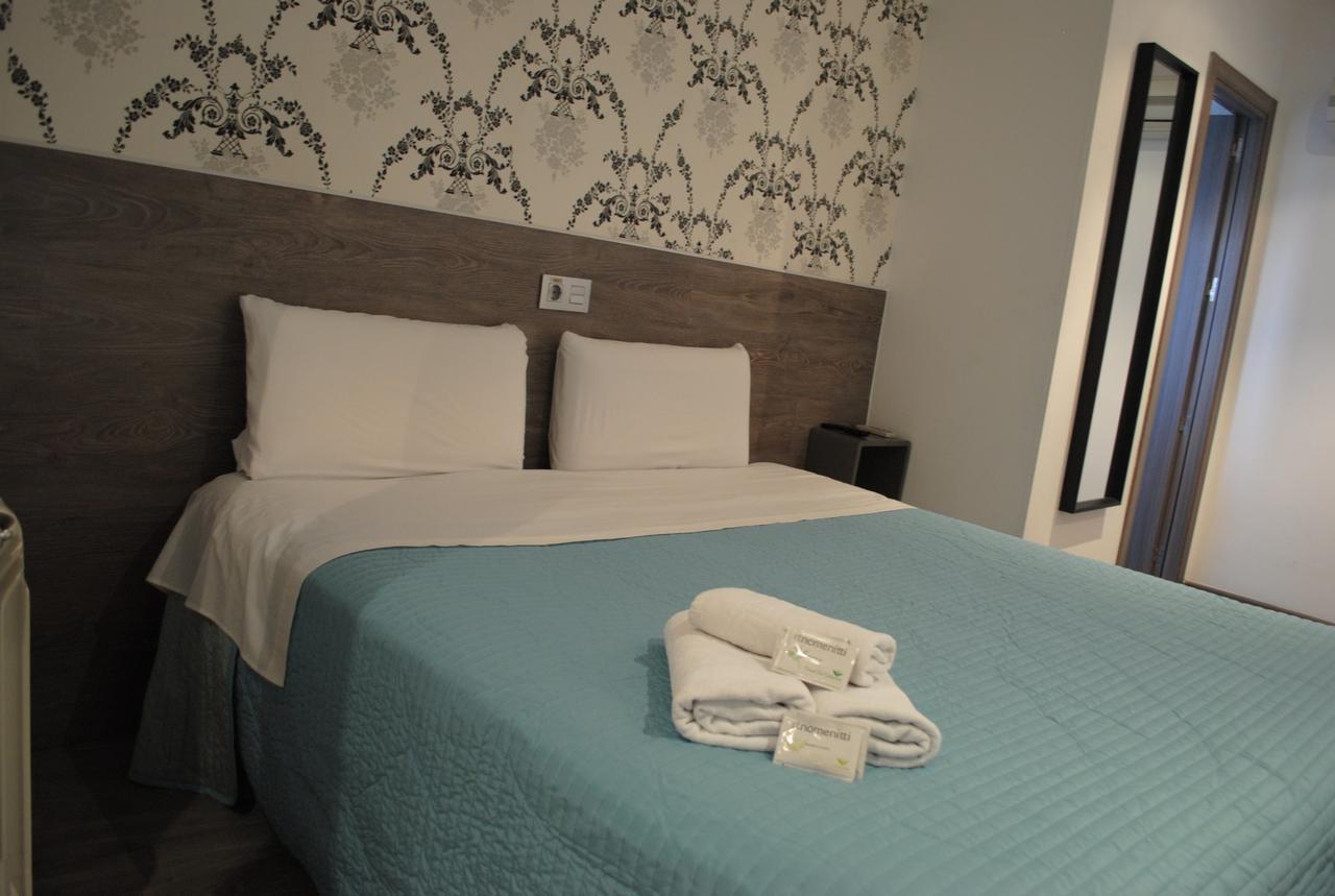 Hostal Abril Мадрид Экстерьер фото