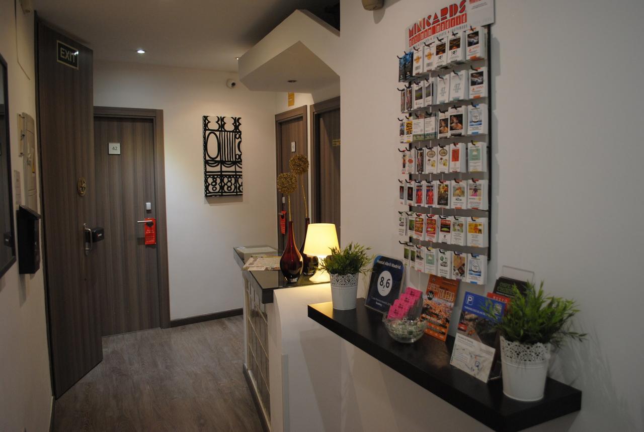 Hostal Abril Мадрид Экстерьер фото