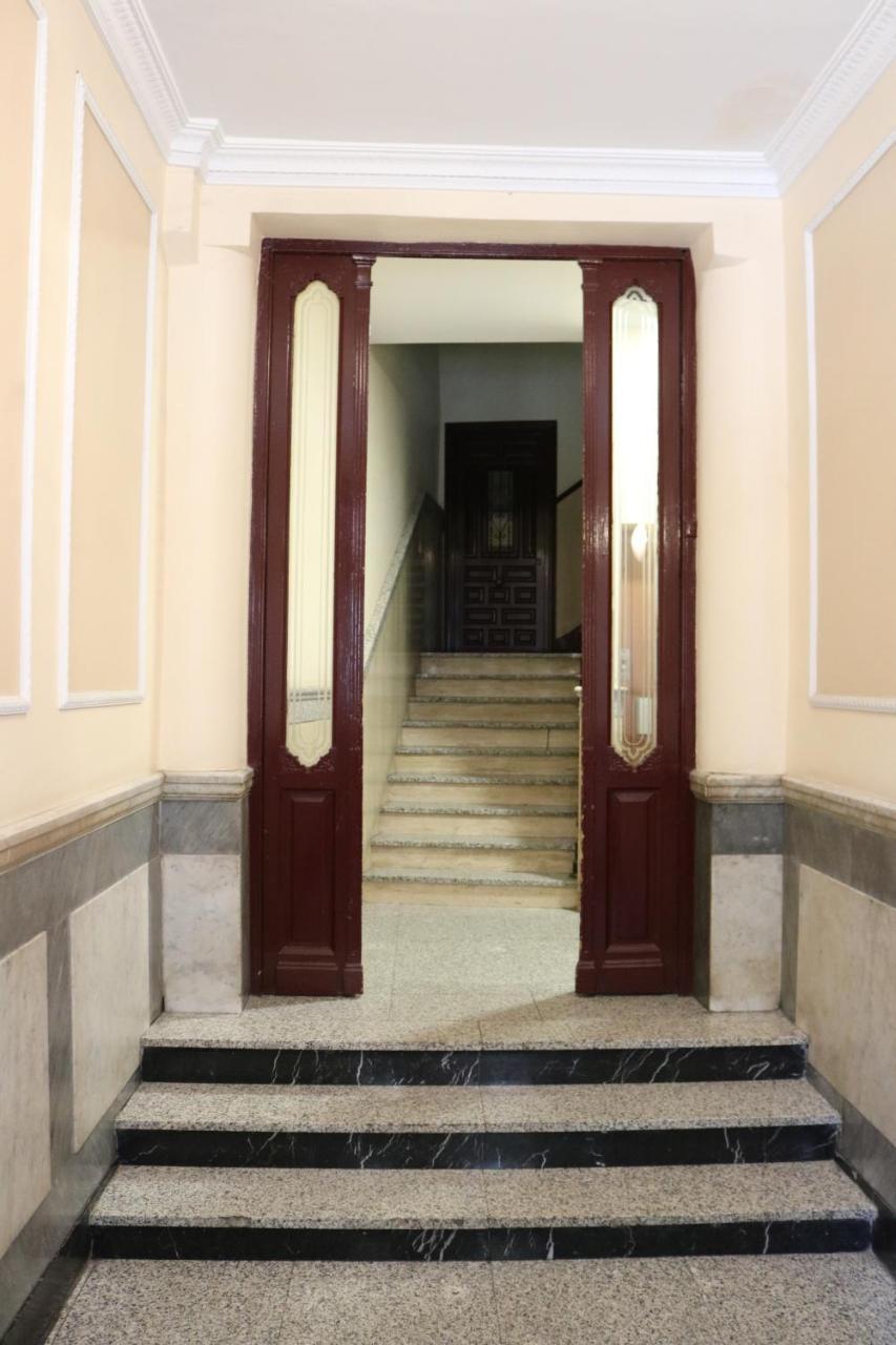 Hostal Abril Мадрид Экстерьер фото